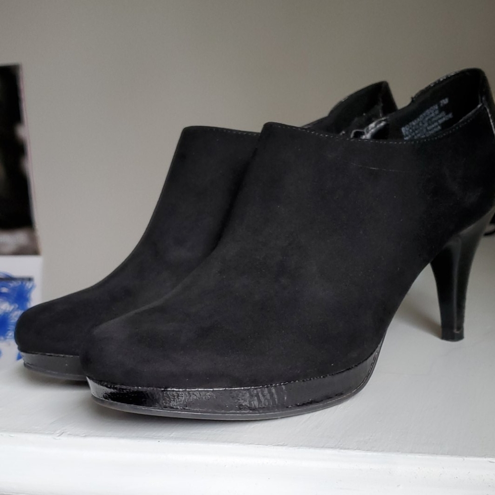 Black ankle heeled booties